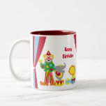Payaso de circo del dibujo animado y taza de los a