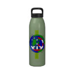 Paz en la botella de agua de la tierra