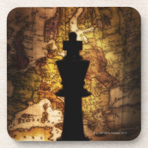 Pedazo de ajedrez del rey en mapa de Viejo Mundo Posavaso