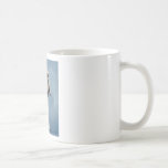 Pelícano en una taza de la viruta