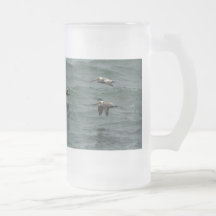 Pelícanos del océano tazas