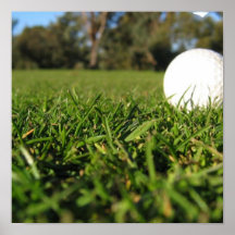 Pelota de golf en el poster del curso