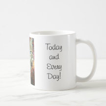 Pensamiento en usted gatito del gris de la taza