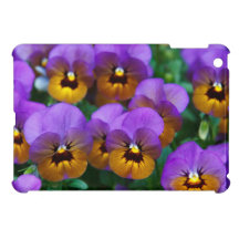 Pensamientos púrpuras bonitos en un campo iPad mini protector