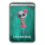 Pequeña Srta. Death con helado de Halloween Fundas MacBook