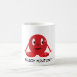 Pequeña taza roja linda del monstruo de la bola