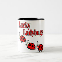 Pequeñas mariquitas afortunadas taza de café