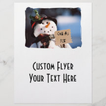Pequeño muñeco de nieve con la muestra adaptable tarjetas informativas