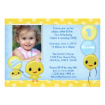 Pequeño polluelo amarillo adorable (foto) anuncios personalizados