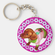 Perrito del llavero del Dachshund que sube fuera d