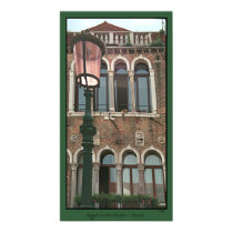 Perrito en la ventana - Venecia posters