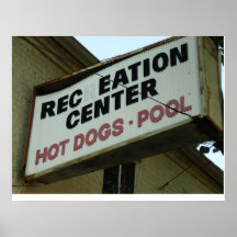 Perritos calientes y impresión de la piscina/poste