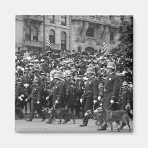 Perros policía en desfile: 1900s tempranos imanes  