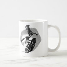Persona que practica surf loca tazas de café