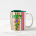 Personalice la taza de las rayas y de los tulipane