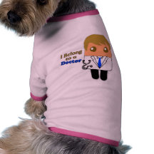 "Pertenezco a una ropa del doctor" mascota Camisetas De Perrito
