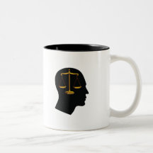 Piense en la justicia - taza