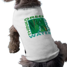 Piense verde, agua de la reserva camisa de mascota