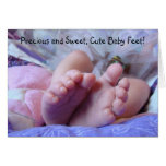 ¡Pies lindos preciosos y dulces del bebé! Dedos de