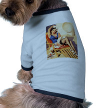 Pin del marinero de la silla de cubierta encima de ropa de perro