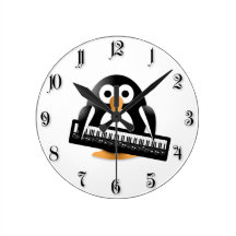 Pingüino con el piano relojes de pared