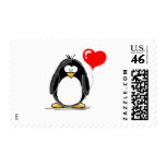 Pingüino con un globo del corazón franqueo