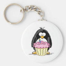 Pingüino del cumpleaños con la magdalena llavero personalizado