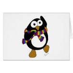 Pingüino del dibujo animado que lleva una bufanda  tarjeta