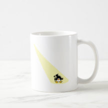 Pingüino en el proyector taza de café