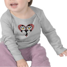Pingüinos lindos del corazón del cordón camisetas