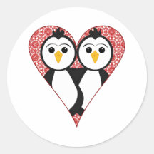 Pingüinos lindos del corazón del cordón pegatina redonda
