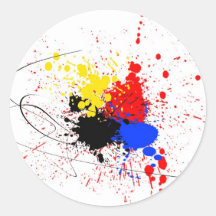 Pinte el amarillo del rojo azul del negro del arte etiquetas redondas