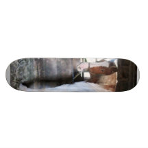 Pinto que mira detrás patines 