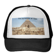 Pirámides en el gorra de Giza