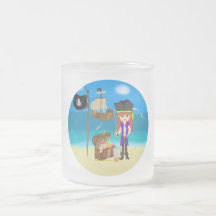 Pirata del chica con la taza del cofre del tesoro