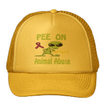 Pis en el gorra animal del abuso