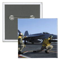 Pistolas a bordo de USS George HW Bush Pin