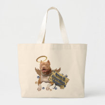 Pitbull se guarda de los regalos del ángel de guar bolsa