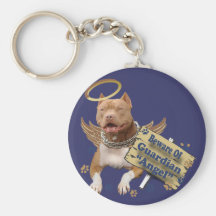 Pitbull se guarda de los regalos del ángel de guar llavero