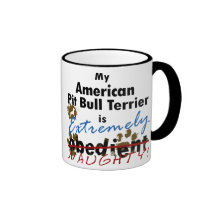 Pitbull Terrier americano extremadamente travieso Taza