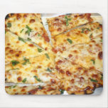 Pizza de queso con albahaca alfombrillas de ratones