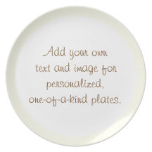 Plantilla beige mantecosa de la placa del borde plato de comida