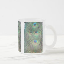 Plumas brillantes e intrépidas del pavo real tazas de café