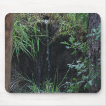 Poca cascada 2 del arbolado alfombrilla de raton