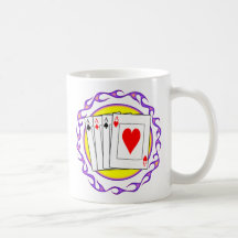 Póker de los as/taza llameantes del jugador