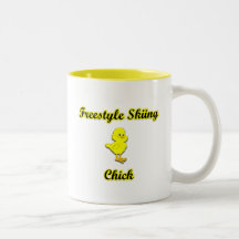 Polluelo del esquí del estilo libre taza de café