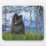 Pomeranian (negro) - lirios 6 alfombrilla de ratón