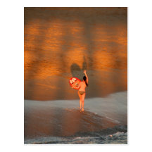 Postal del chica de la persona que practica surf