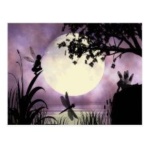 Postal iluminada por la luna de hadas de la charca