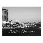 Postal negra y blanca del puerto de Destin la Flor